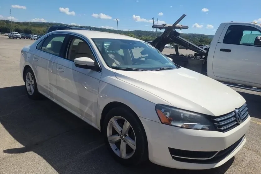 2015 Volkswagen Passat SE photo 1