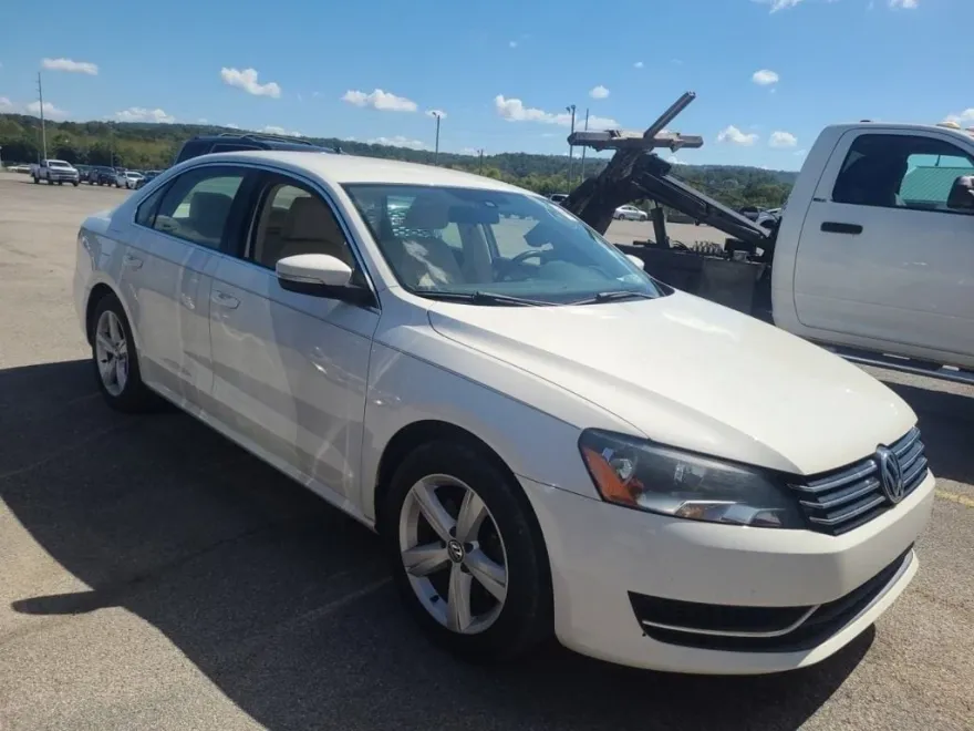2015 Volkswagen Passat SE photo 1