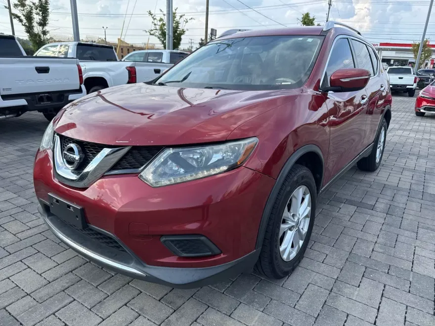 2015 Nissan Rogue SV photo 1