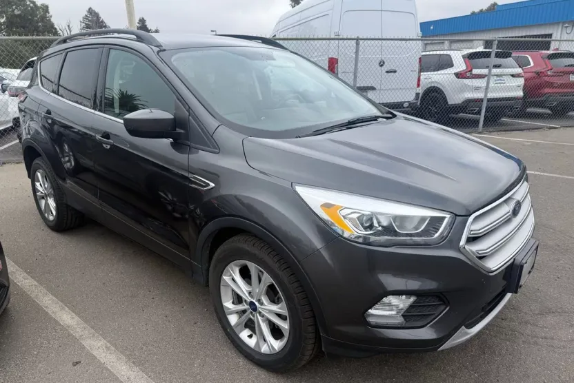 2018 Ford Escape SEL photo 1