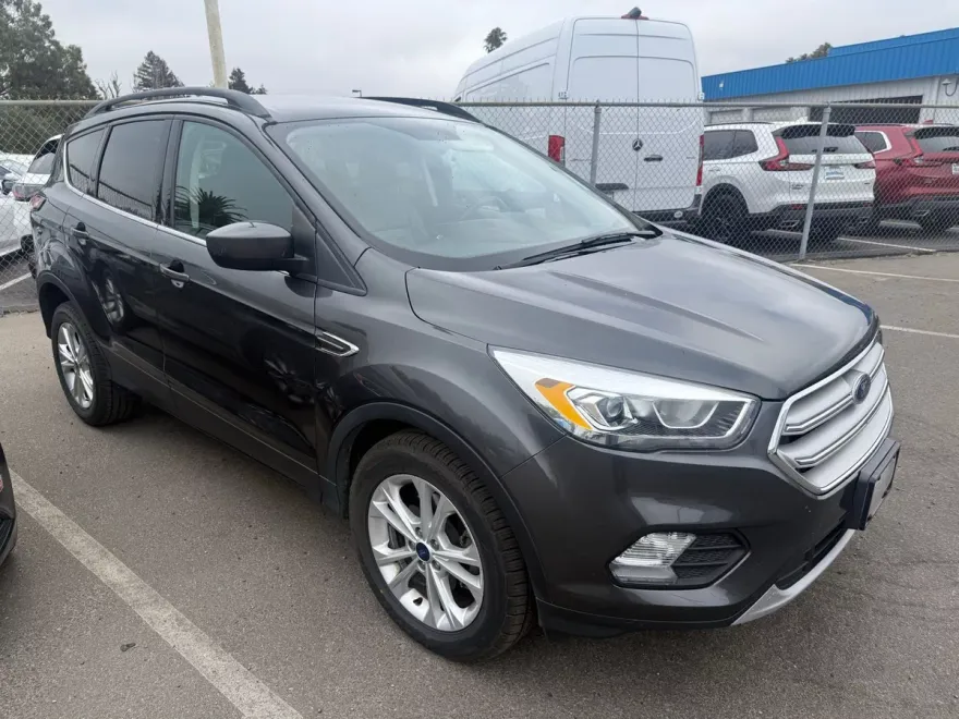 2018 Ford Escape SEL photo 1