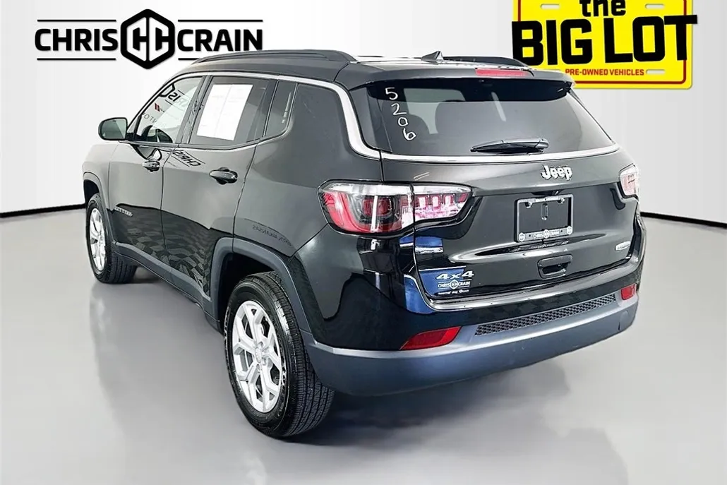 2024 Jeep Compass Latitude photo 1