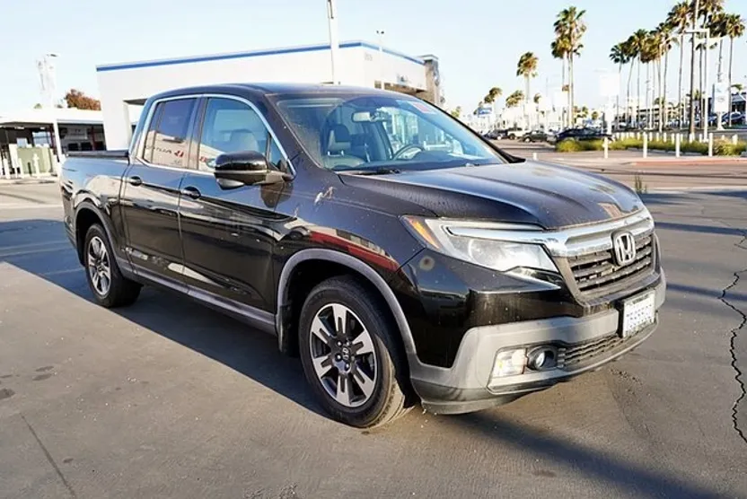 2017 Honda Ridgeline RTL-T photo 1