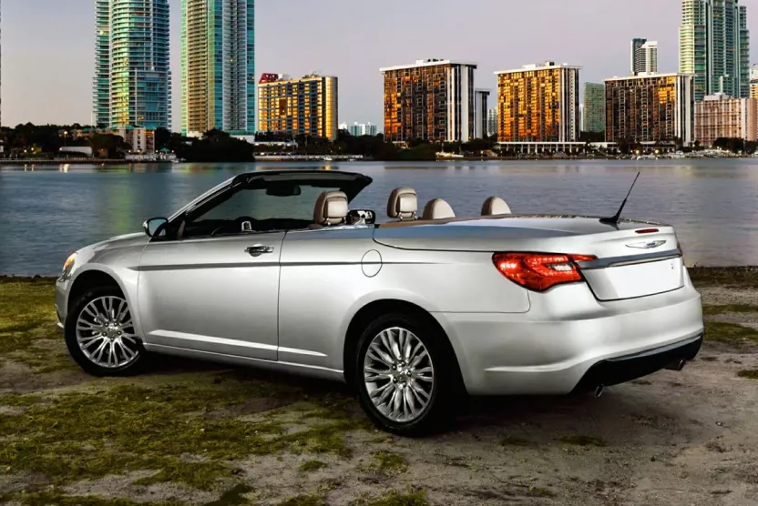 2013 Chrysler 200 Touring photo 1