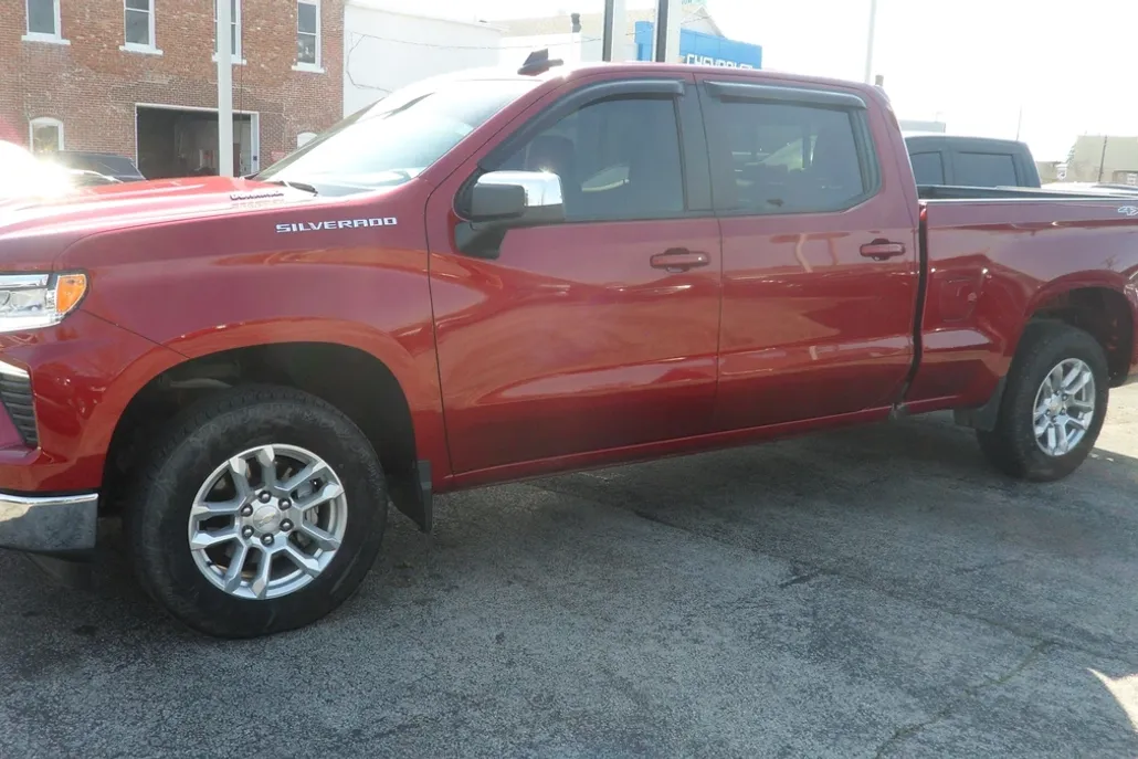2023 Chevrolet Silverado 1500 LT photo 1