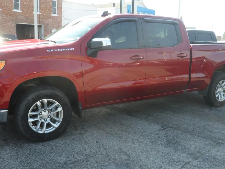 2023 Chevrolet Silverado 1500 LT photo 1