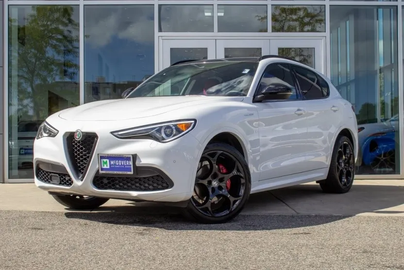 2023 Alfa Romeo Stelvio Ti photo 1