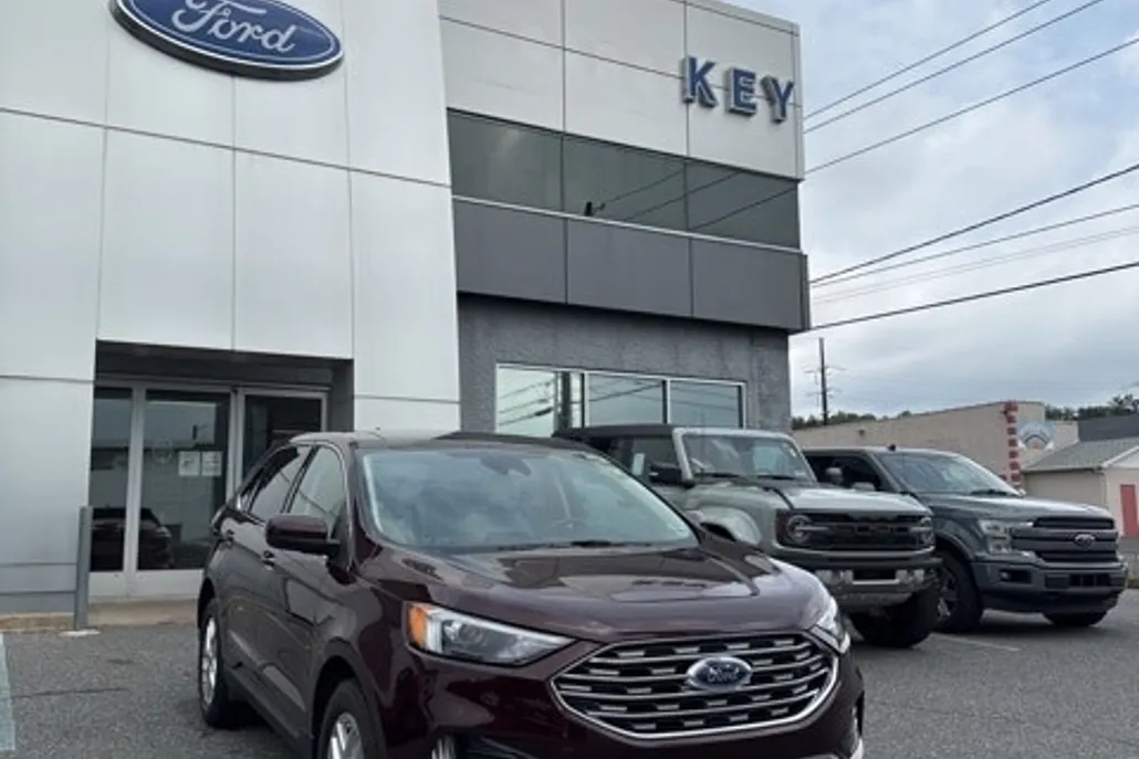 2022 Ford Edge SEL photo 1