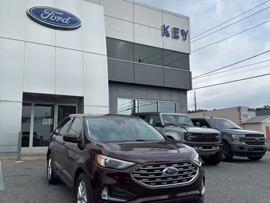2022 Ford Edge SEL photo 1