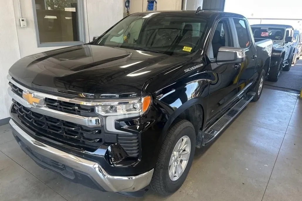 2024 Chevrolet Silverado 1500 LT photo 1