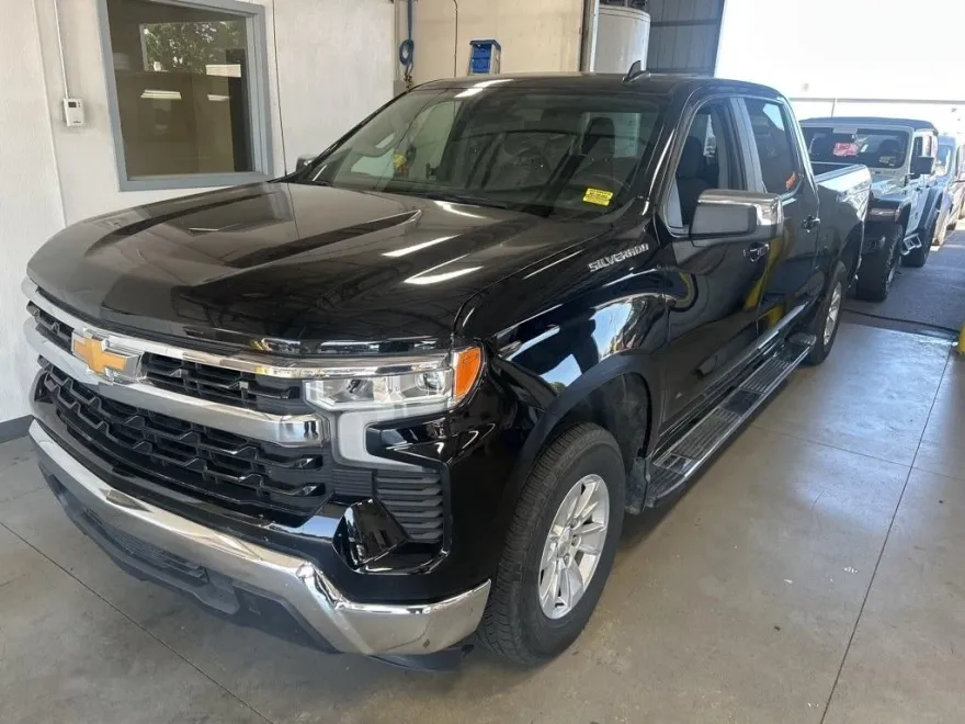 2024 Chevrolet Silverado 1500 LT photo 1
