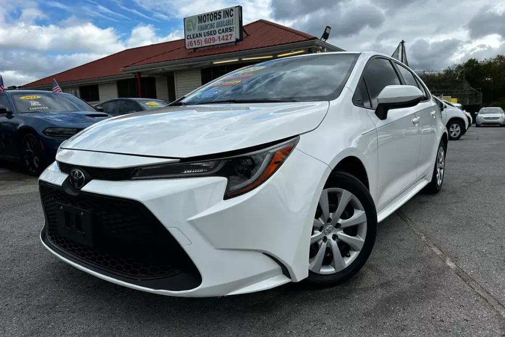 2020 Toyota Corolla LE photo 1