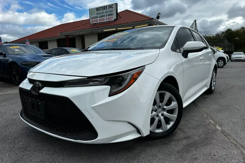 2020 Toyota Corolla LE photo 1
