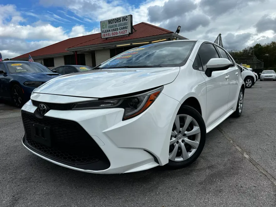 2020 Toyota Corolla LE photo 1