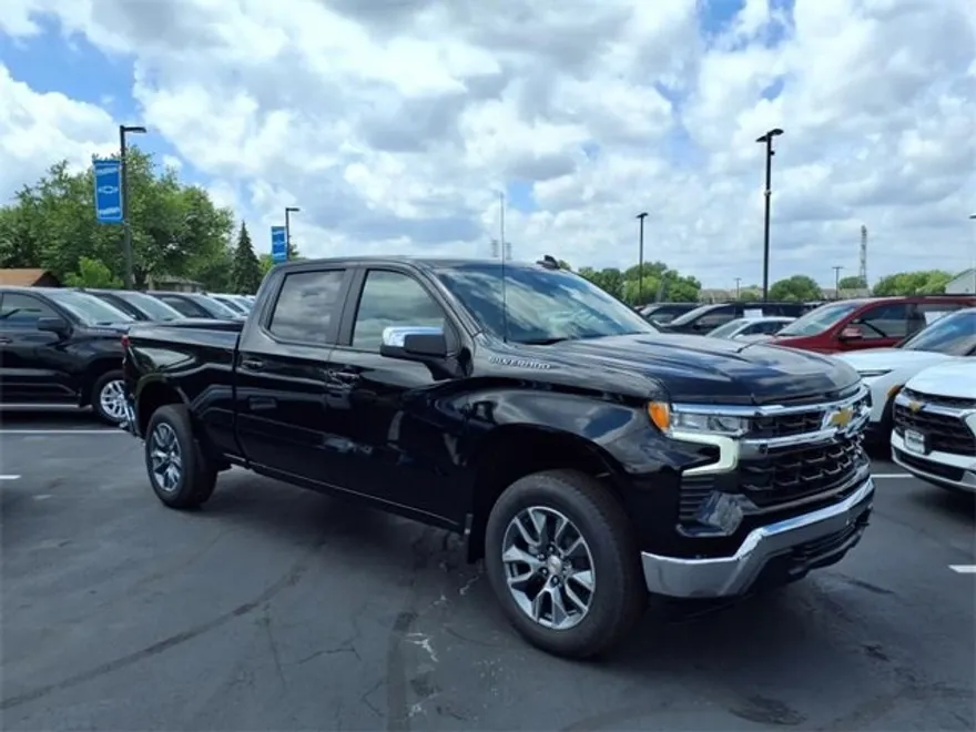 2026 Chevrolet Silverado 1500 LT photo 1