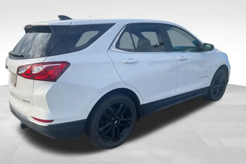 2021 Chevrolet Equinox LT photo 1