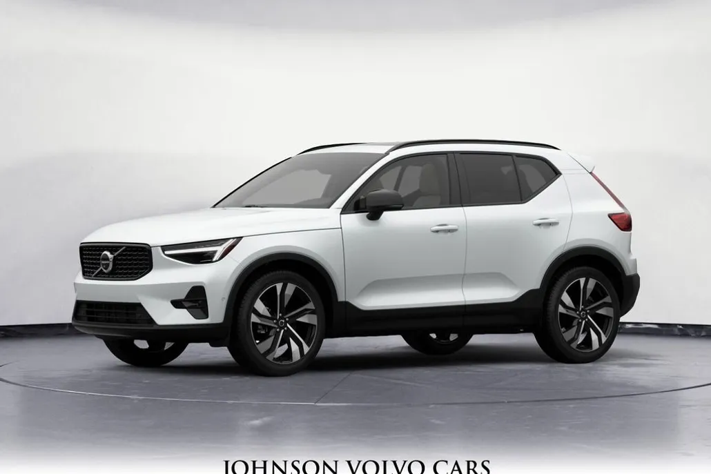 2026 Volvo XC40 photo 1