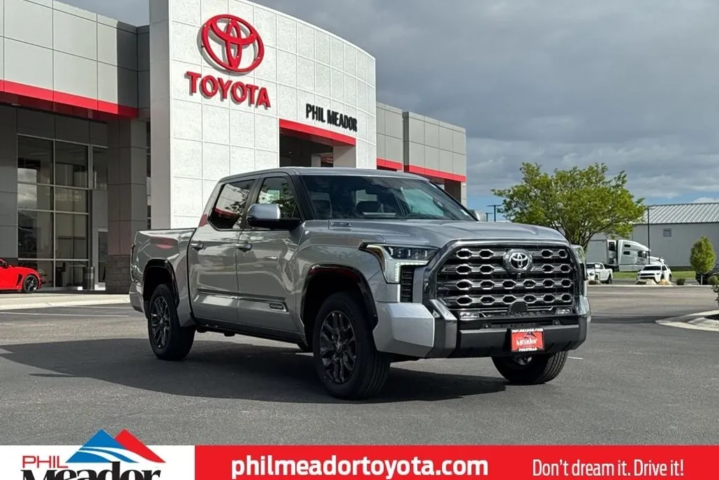 2025 Toyota Tundra Platinum photo 1