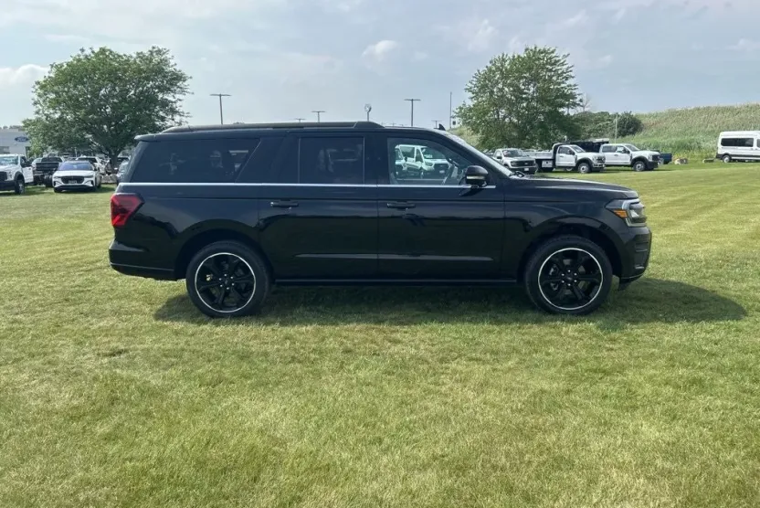 2022 Ford Expedition MAX Limited photo 1