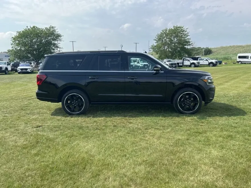 2022 Ford Expedition MAX Limited photo 1