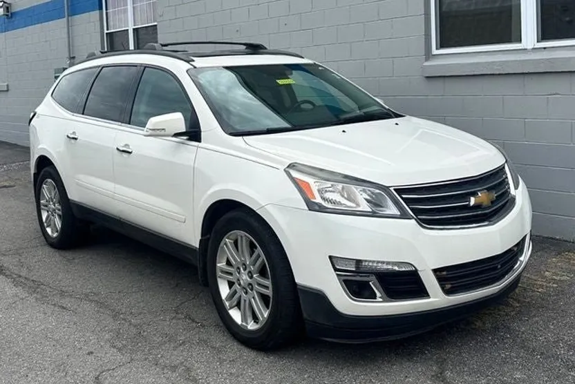 2013 Chevrolet Traverse 1LT photo 1