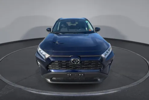 2021 Toyota RAV4 XLE photo 2