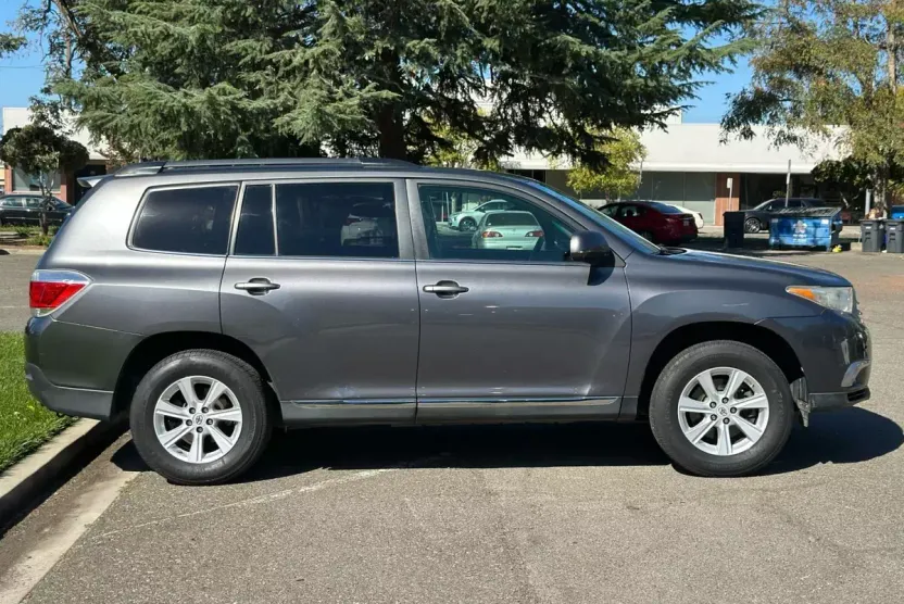 2011 Toyota Highlander Hybrid Base SE photo 1