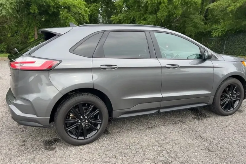 2021 Ford Edge ST photo 1