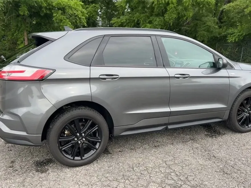 2021 Ford Edge ST photo 1