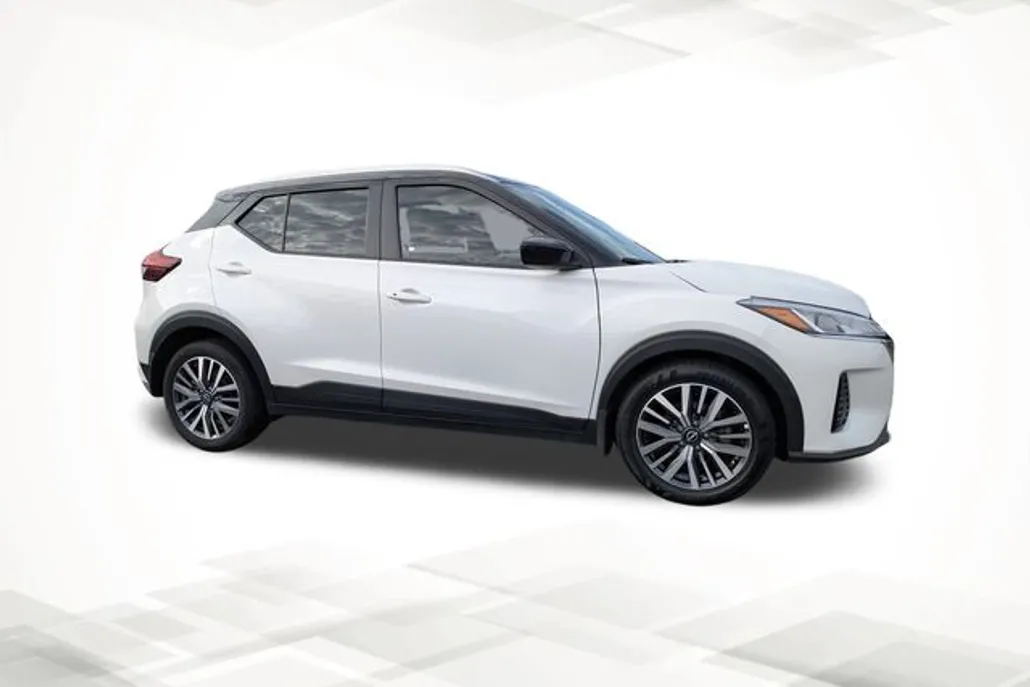 2023 Nissan Kicks SV photo 1