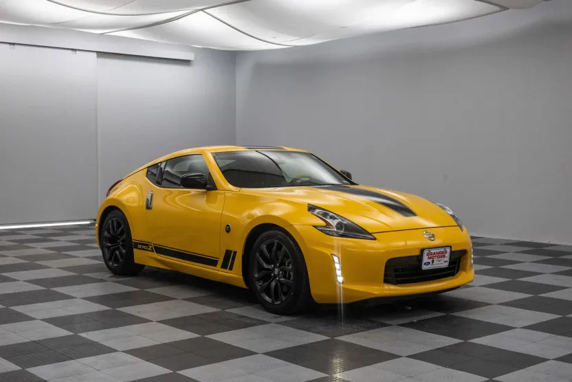 2018 Nissan 370Z Base photo 1