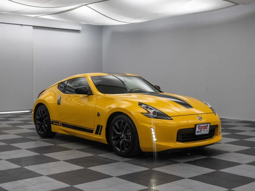 2018 Nissan 370Z Base photo 1