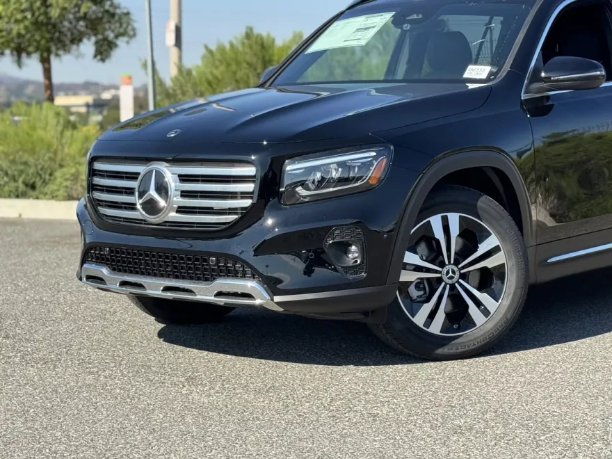 2025 Mercedes Benz GLB 250 photo 1