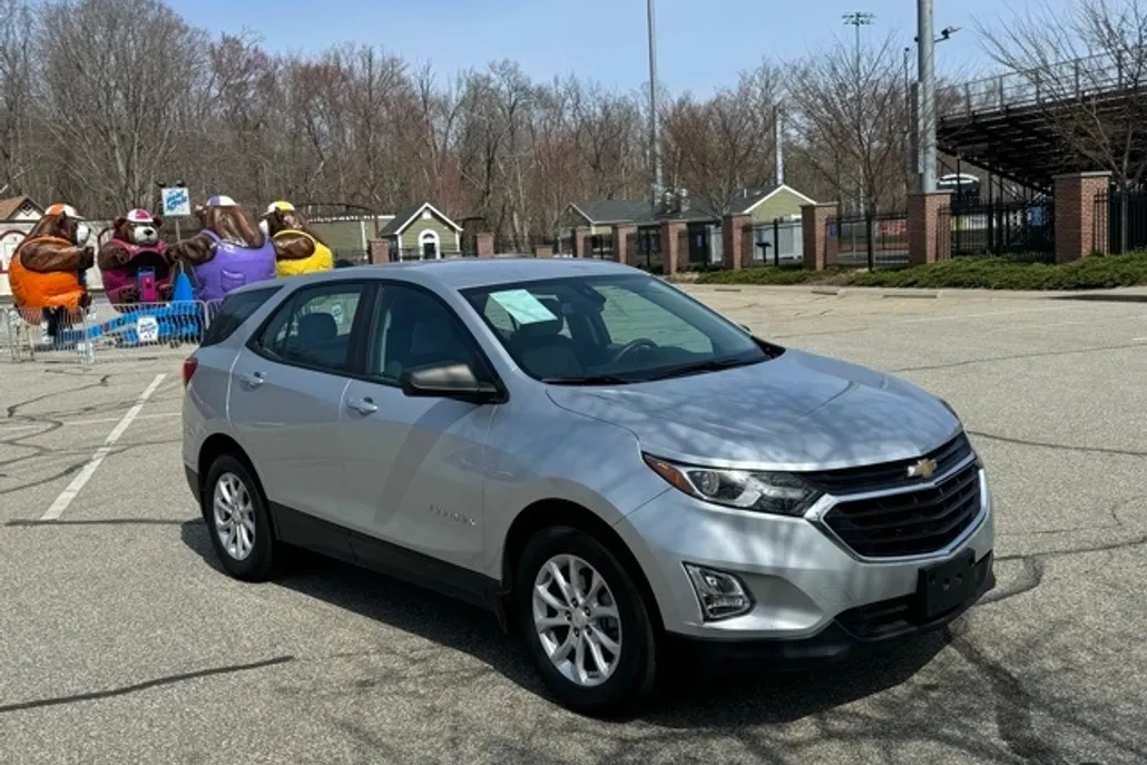 2021 Chevrolet Equinox LS photo 1