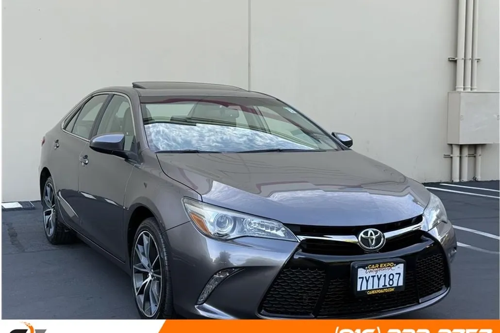 2017 Toyota Camry XSE photo 1