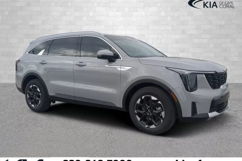 2025 Kia Sorento S photo 1