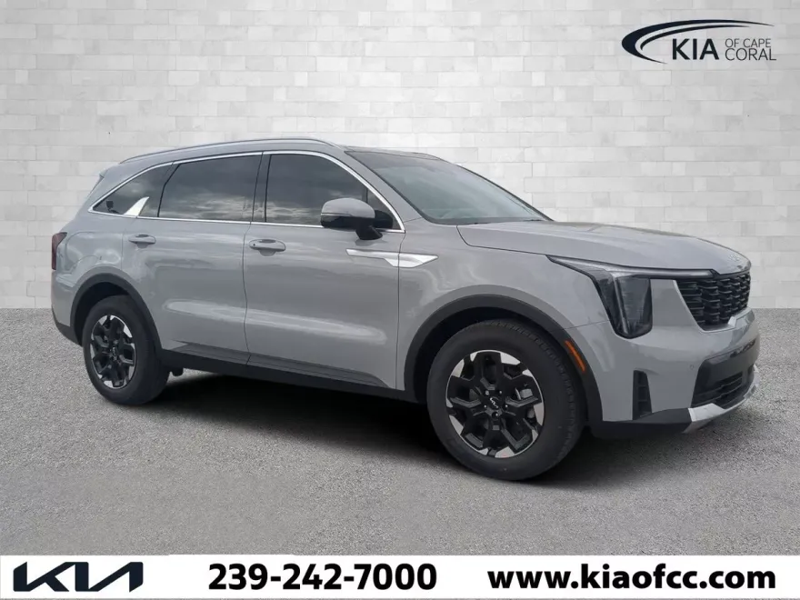 2025 Kia Sorento S photo 1