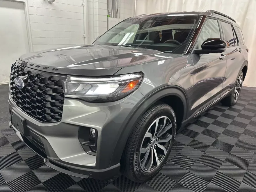 2025 Ford Explorer ST-Line photo 1