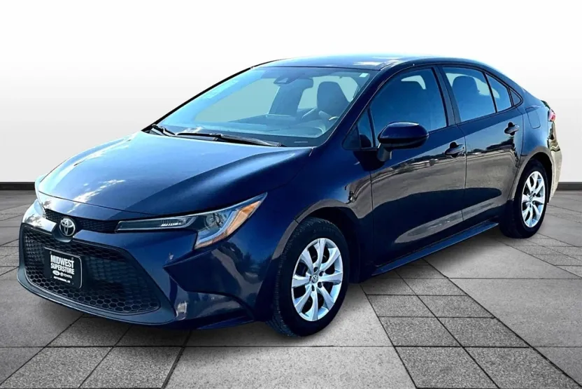 2022 Toyota Corolla LE photo 1