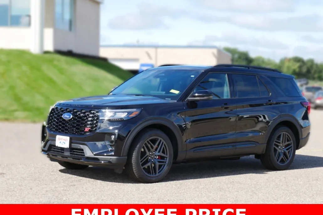 2025 Ford Explorer ST photo 1