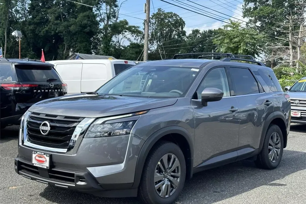 2025 Nissan Pathfinder SV photo 1