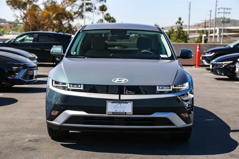 2025 Hyundai Ioniq 5 SE photo 1