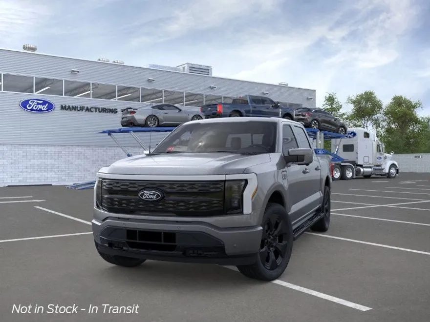 2025 Ford F-150 Lightning Platinum photo 1