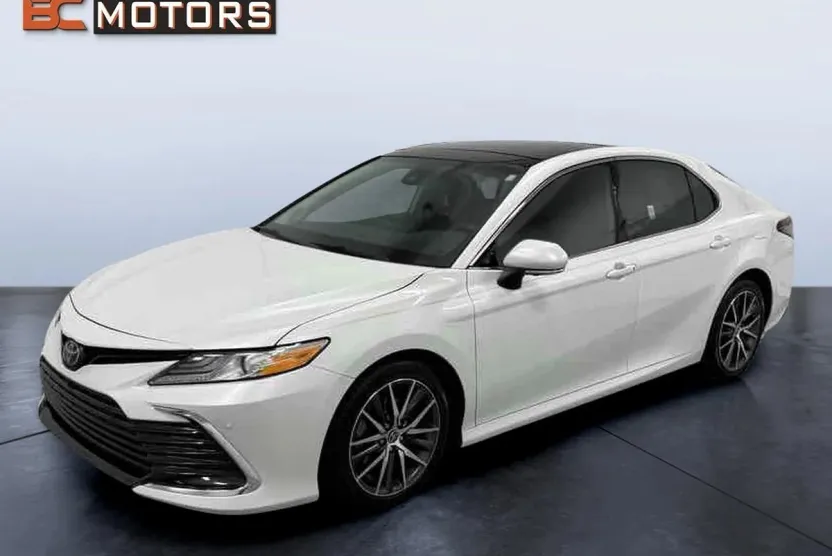 2023 Toyota Camry XLE photo 1