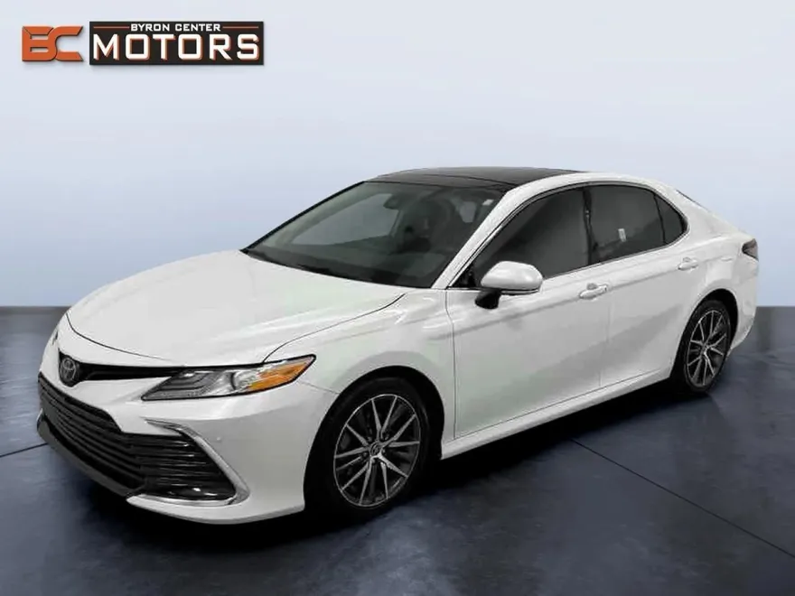 2023 Toyota Camry XLE photo 1