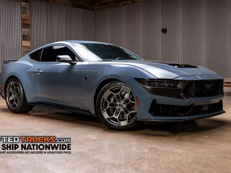 2024 Ford Mustang Dark Horse photo 1