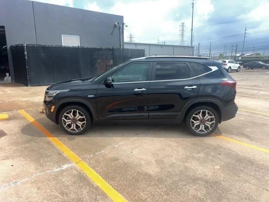 2022 Kia Seltos SX photo 1