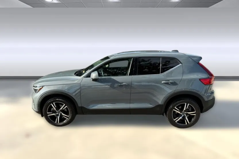 2023 Volvo XC40 Plus photo 1