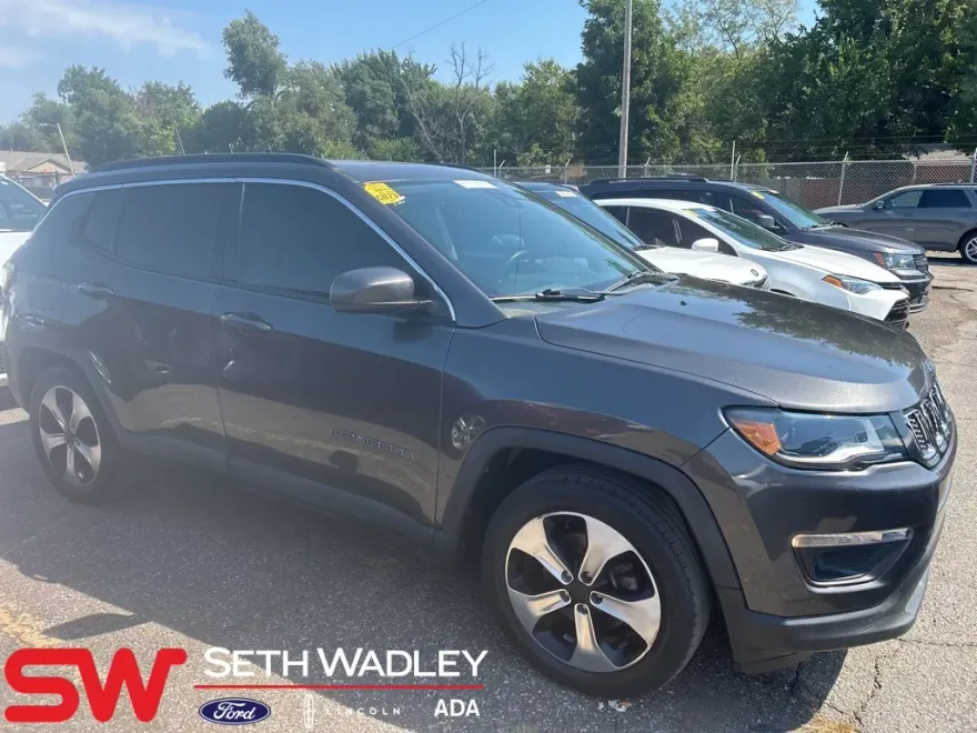 2017 Jeep Compass Latitude photo 1