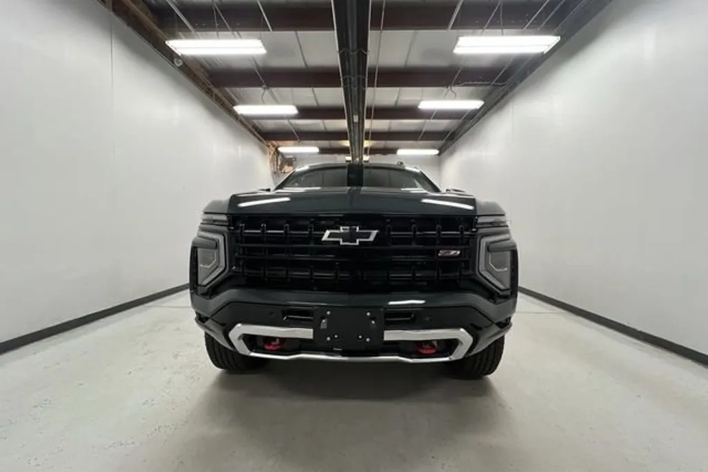 2025 Chevrolet Tahoe Z71 photo 1